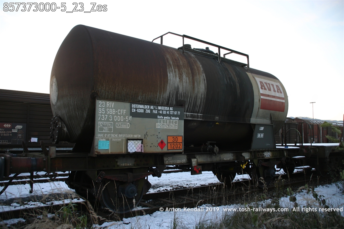 857373000-5_23_Zes.jpg